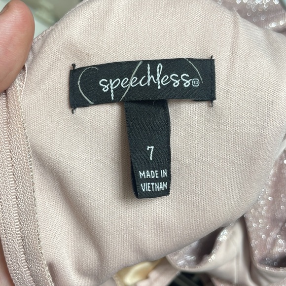 Formal dress - Picture 4 of 5